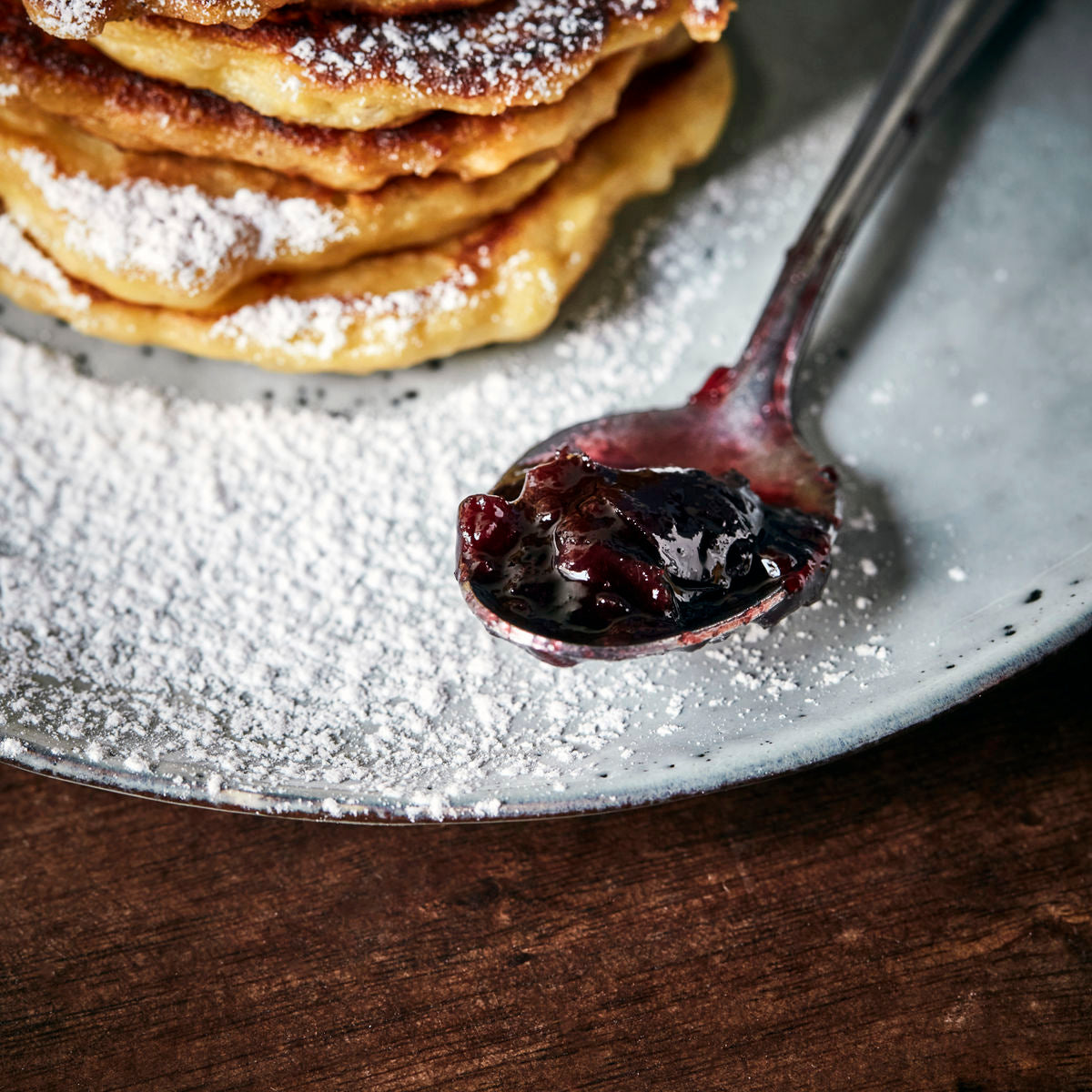 Jam, cereja preta e vinho quente