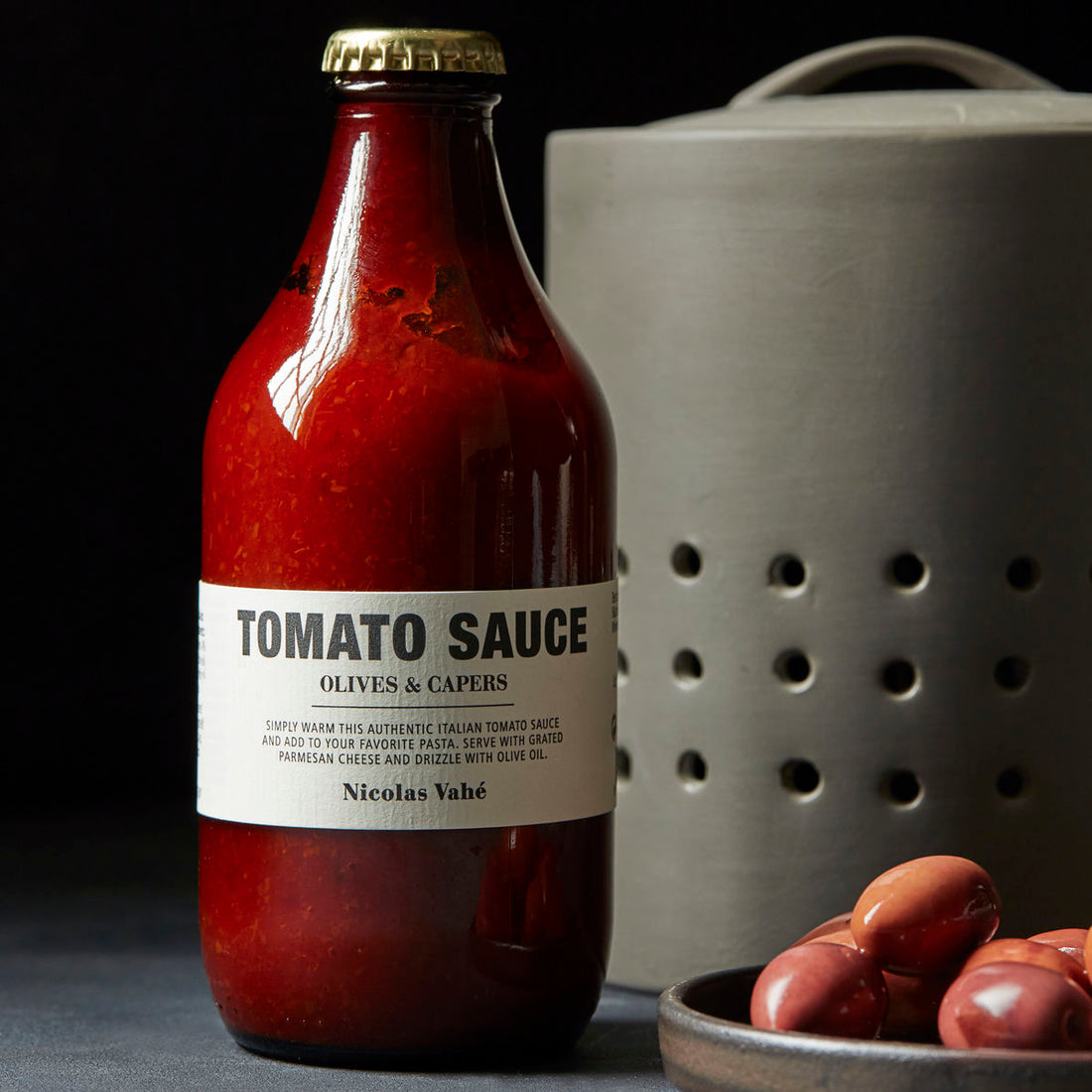 Molho de tomate, azeitonas e alcaparras