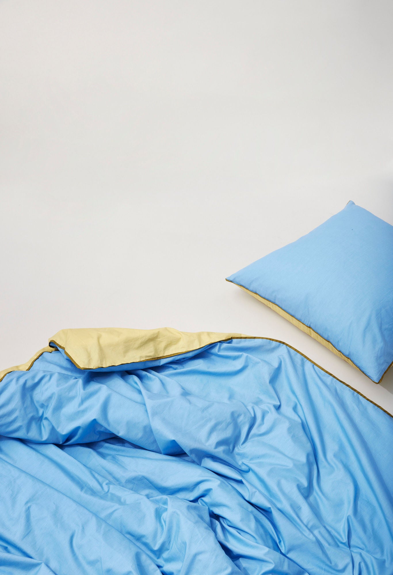 Hübsch Aki Bedding 80/220 azul/amarelo