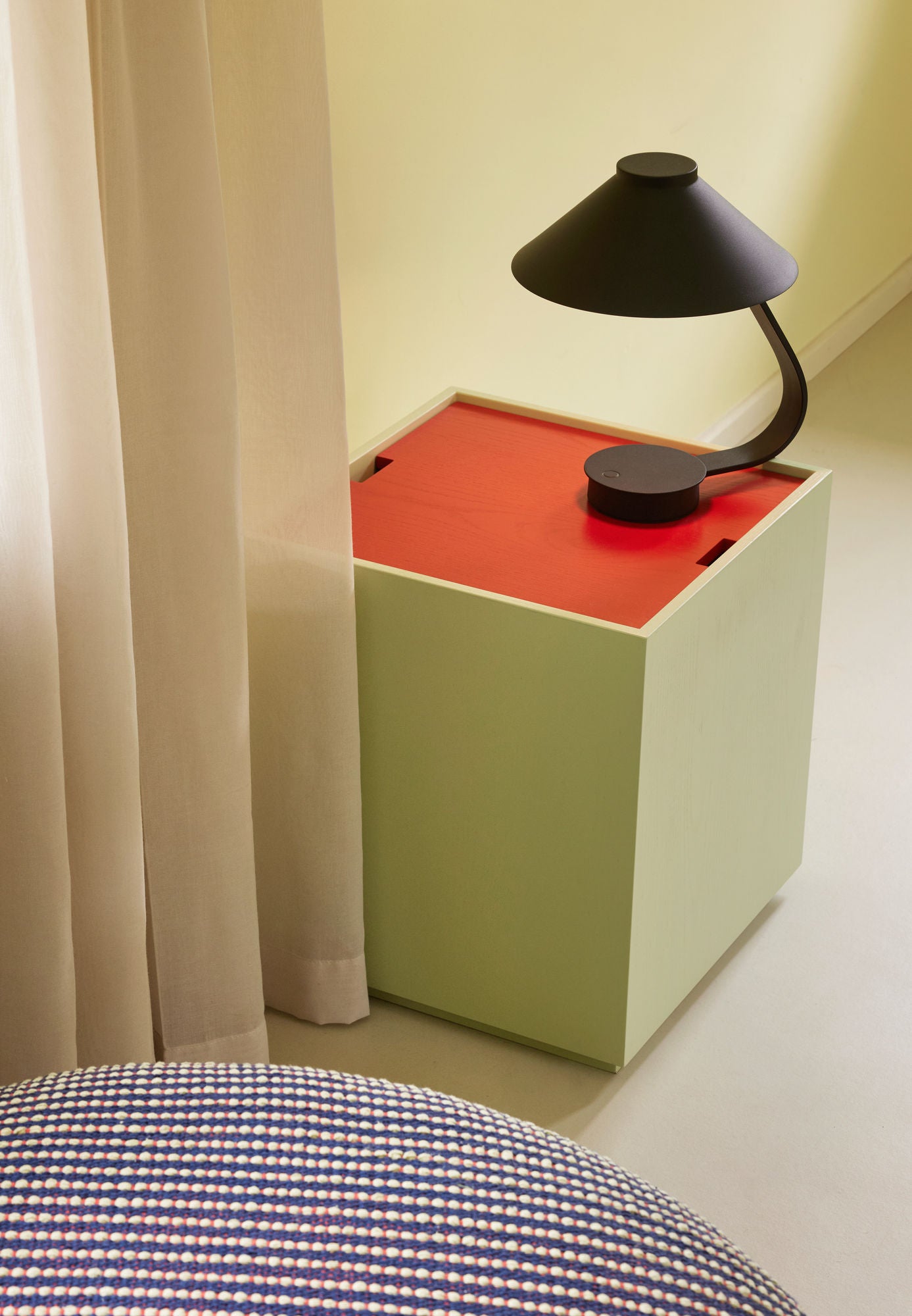 Hübsch Vault Side Table/Armazenamento Caixa de Armazenamento Verde/Vermelho